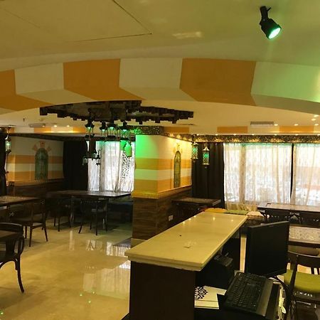 אבו דאבי Trianon Royal Hotel מראה חיצוני תמונה