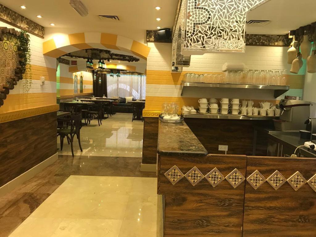 אבו דאבי Trianon Royal Hotel מראה חיצוני תמונה