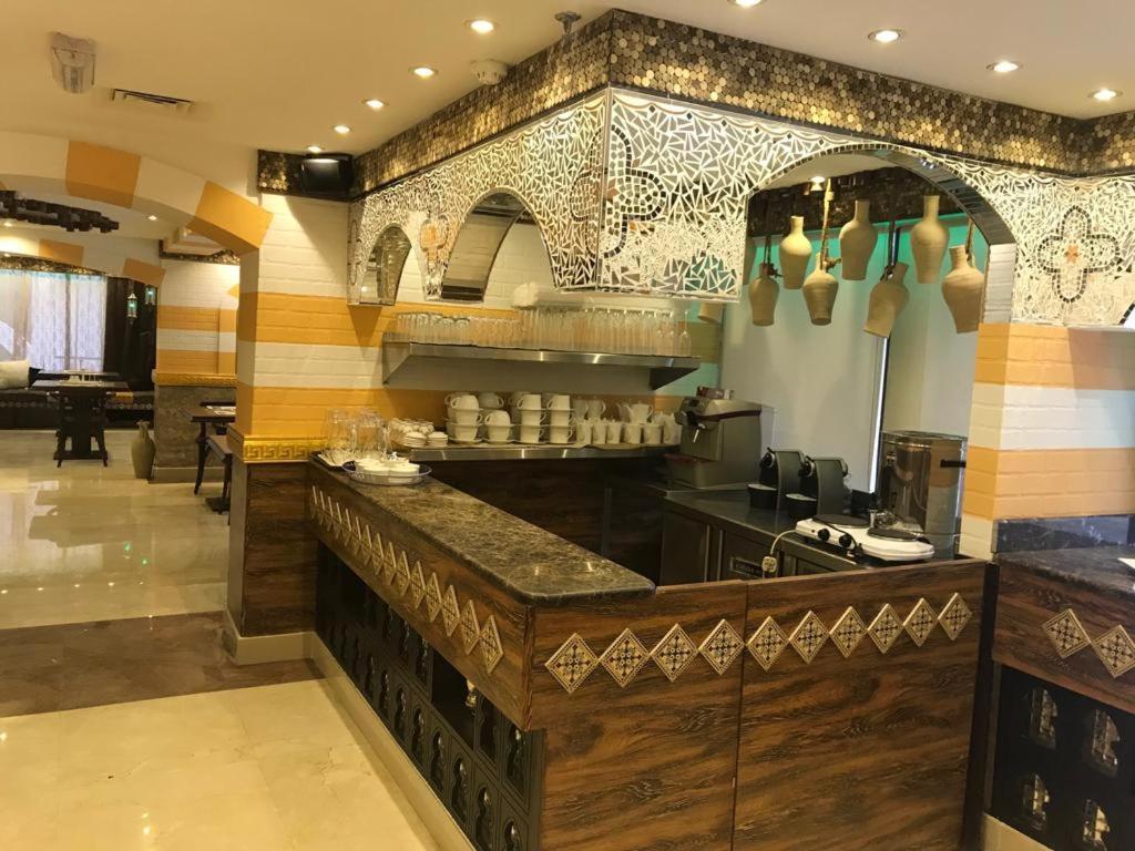 אבו דאבי Trianon Royal Hotel מראה חיצוני תמונה
