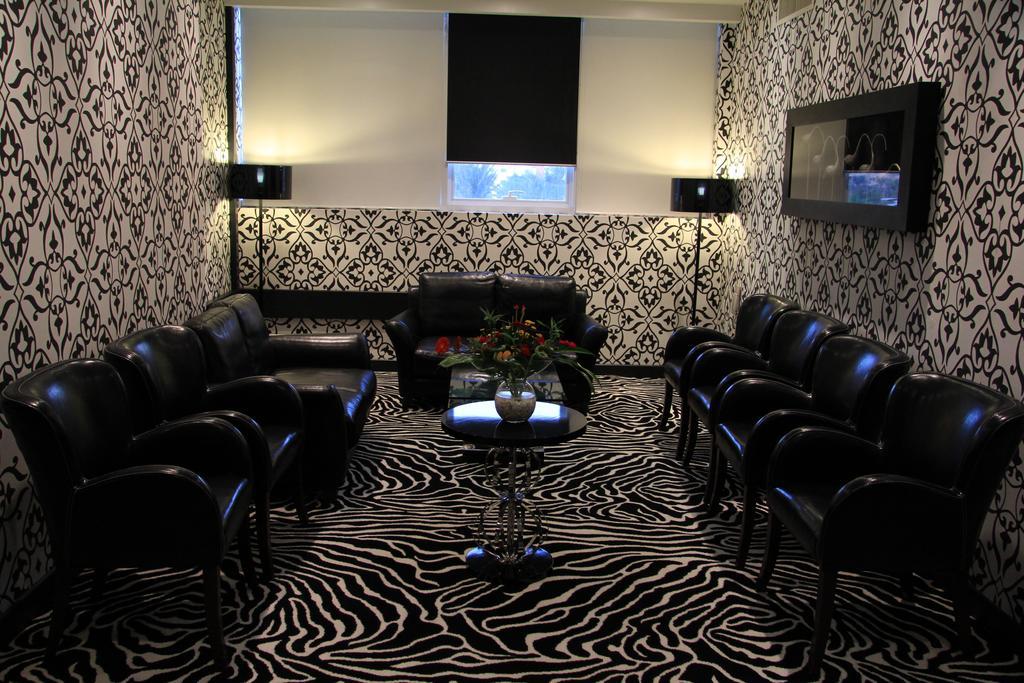 אבו דאבי Trianon Royal Hotel מראה חיצוני תמונה