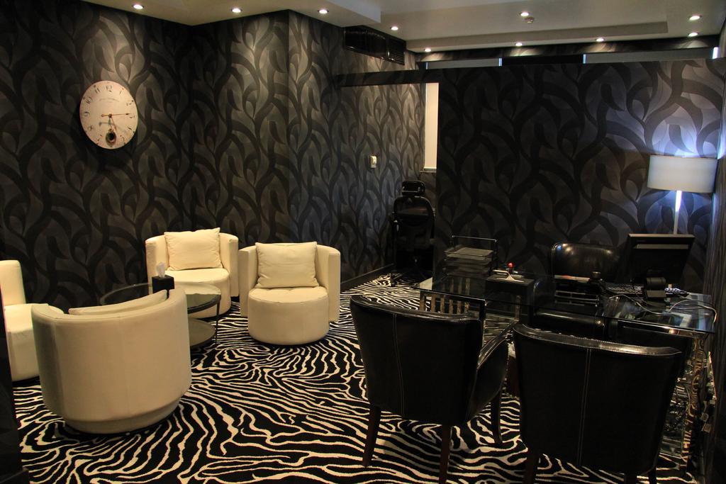 אבו דאבי Trianon Royal Hotel מראה חיצוני תמונה