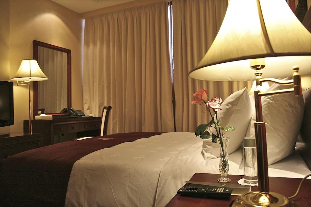 אבו דאבי Trianon Royal Hotel מראה חיצוני תמונה