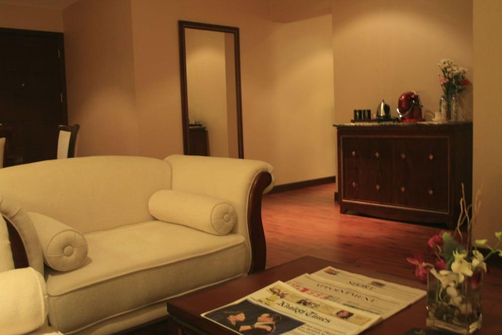 אבו דאבי Trianon Royal Hotel מראה חיצוני תמונה