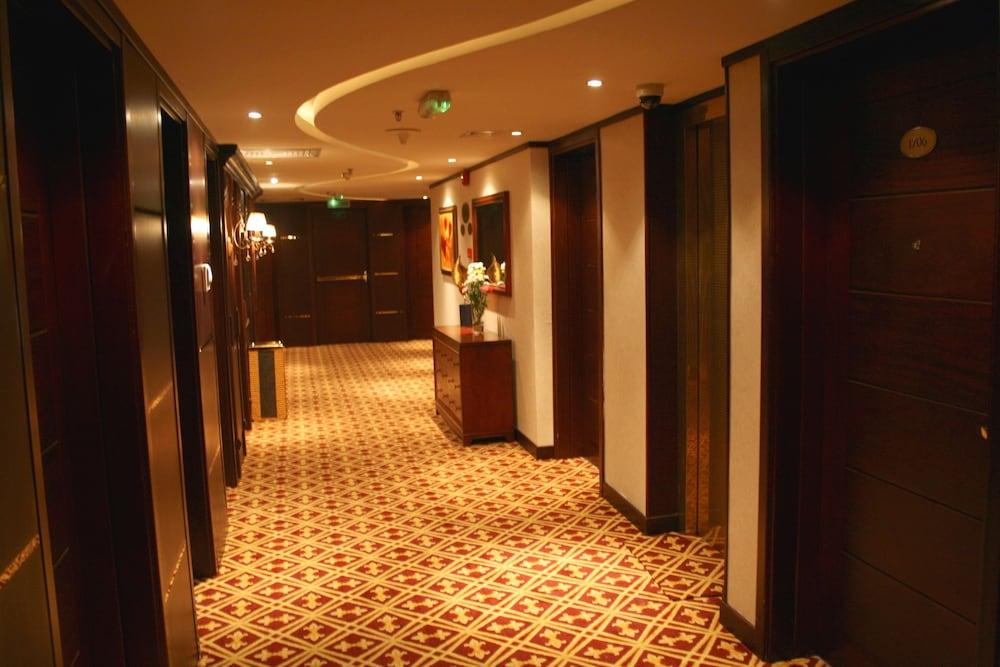 אבו דאבי Trianon Royal Hotel מראה חיצוני תמונה