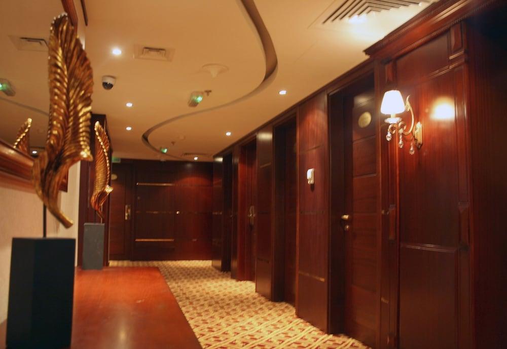 אבו דאבי Trianon Royal Hotel מראה חיצוני תמונה